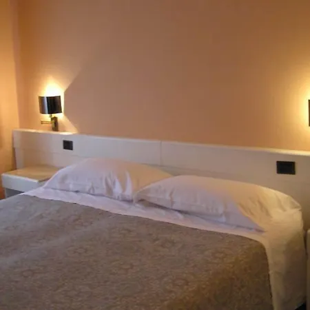 Giovanni 4* Padova