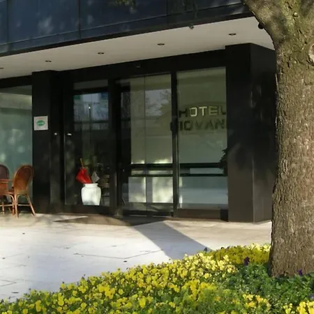 Giovanni 4* بادوفا